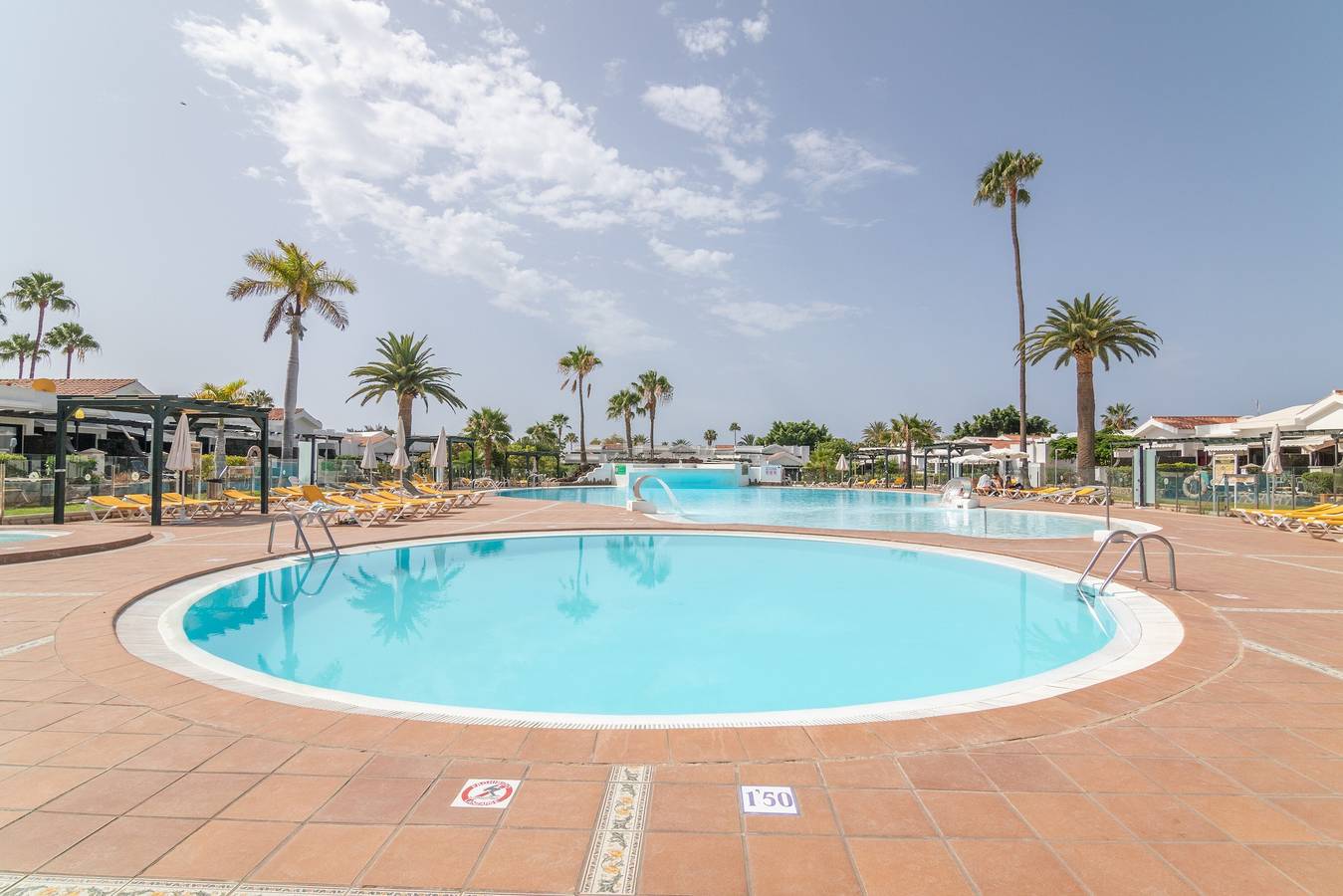 Entire apartment, Beautiful Bungalow Maspalomas Lago with Shared Pool and Private Terrace in Campo Internacional, San Bartolomé de Tirajana