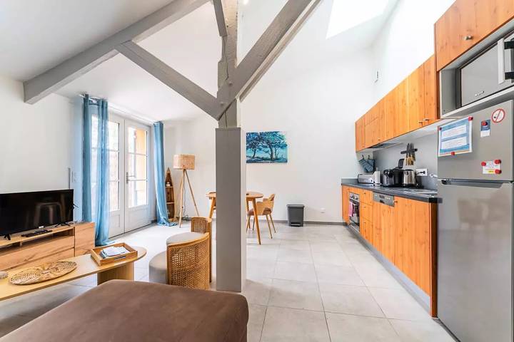 Gîte pour 2 personnes, avec jardin et piscine