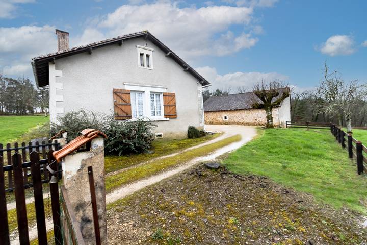 Casa Vacanze 'Le Haut Picot' con Terrazza Privata, Wi-Fi e Aria Condizionata in Bussac, Périgord Blanc