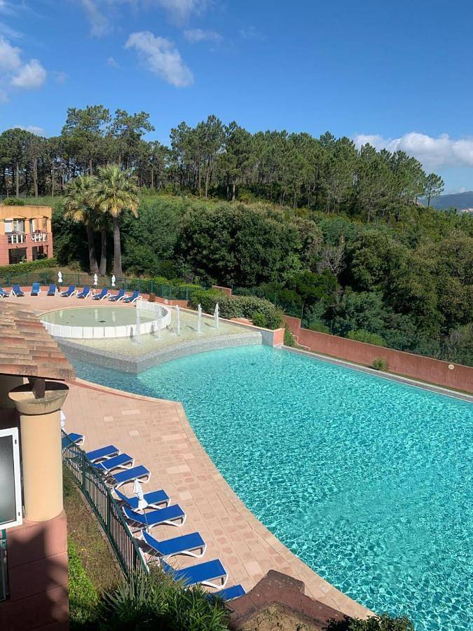 Vakantieappartement voor 6 personen, with uitzicht and zwembad as well as terras, met huisdier in Théoule-sur-Mer