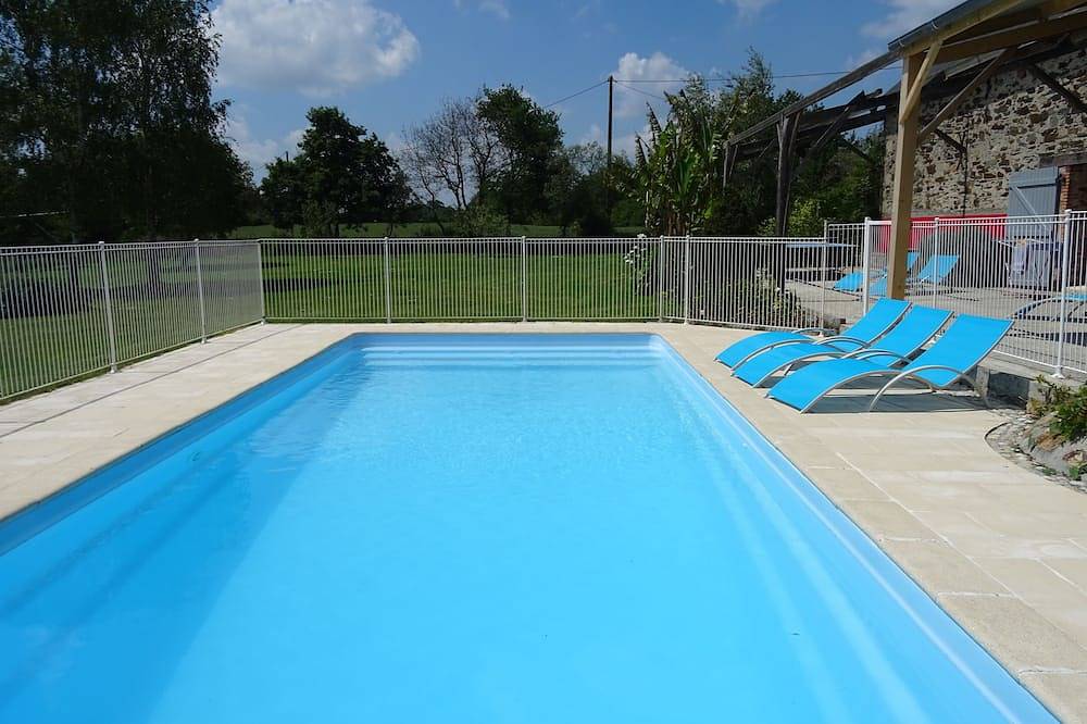 Maison à la campagne avec piscine chauffée (12/22 pers) in Nort-sur-Erdre, Région de Châteaubriant