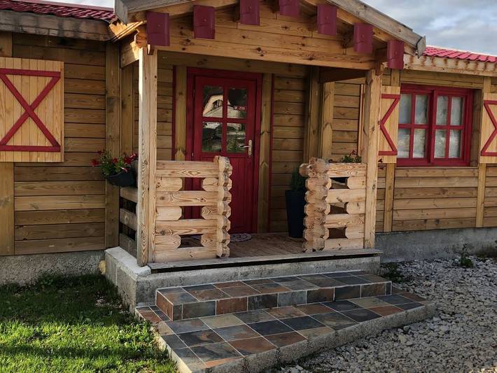 Gîte pour 4 personnes, avec Terrasse ainsi que Jardin et Vue à Montigny-sur-l'Ain