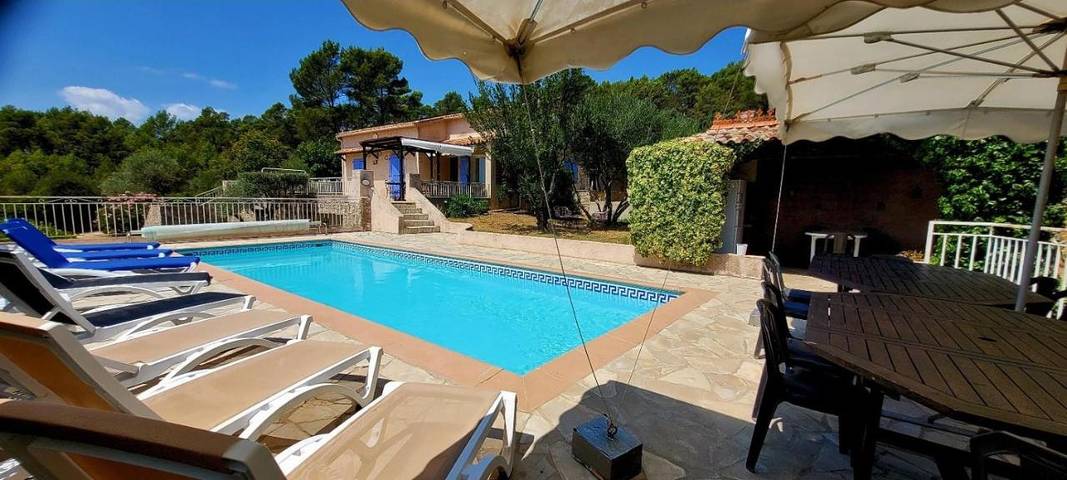 Location de vacances pour 12 personnes, avec jardin ainsi que vue et piscine, adapté aux familles à Carnoules - 3