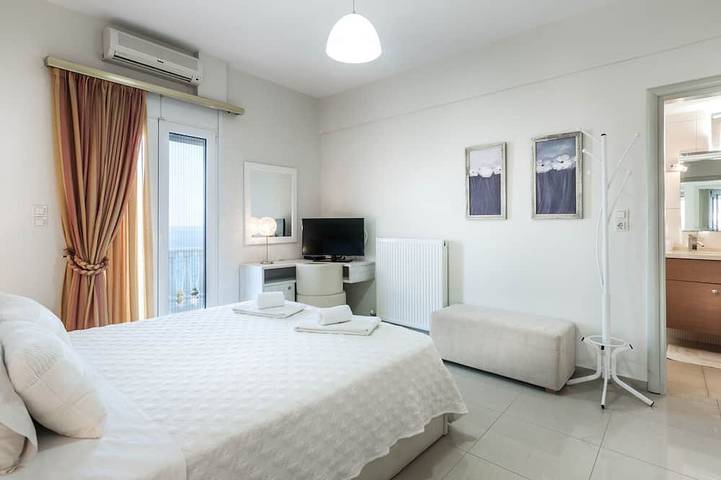 Eine Villa am Meer mit Swimmingpool in Achlia, Lasithi