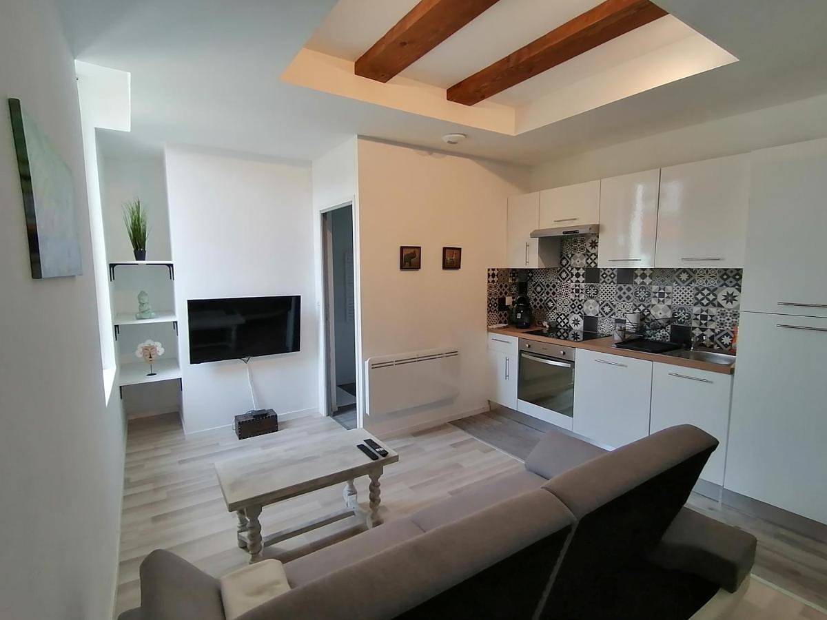 Appartement entier, One-Bedroom Apartment in Tonneins, Région de Marmande