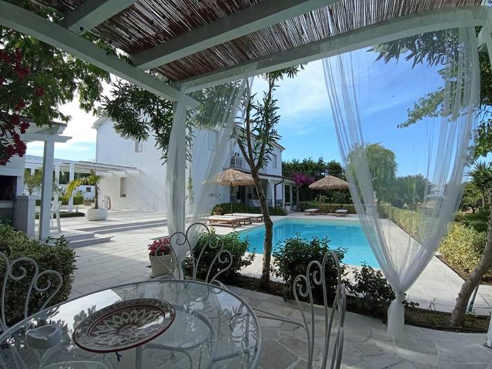 Gîte pour 10 personnes, avec Balcon et Terrasse ainsi que Jardin et Piscine à San Martino in Pensilis