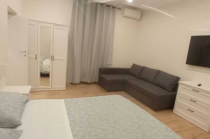 Appartement entier, Appartamento Appena Ristrutturato di Fronte al Duomo di Napoli, Centro Storico in Naples, Province de Naples