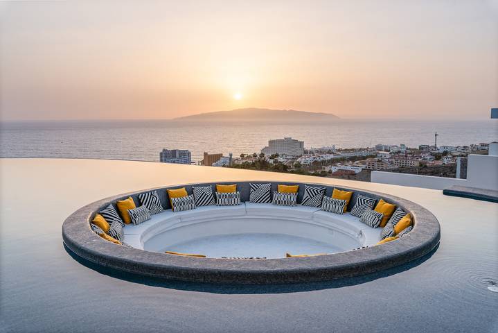 Villa für 12 Personen, mit Garten und Whirlpool sowie Terrasse in Adeje - 2