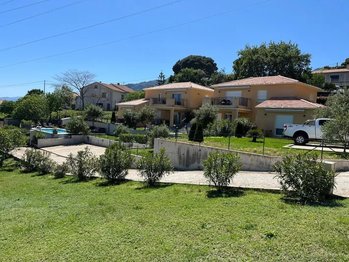 Appartement de vacances pour 2 personnes, avec vue ainsi que piscine et jardin - 1