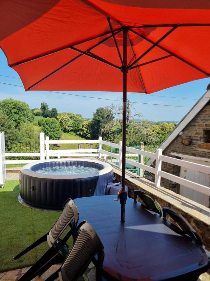 Location de vacances pour 4 personnes, avec terrasse et vue à Sougéal - 2