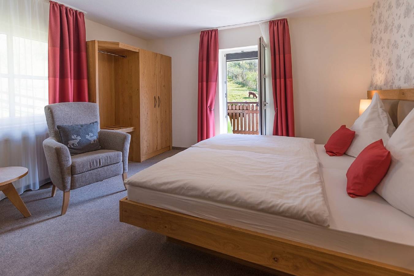 Zimmer 'Typ C Komfort-Doppelzimmer Mit Balkon' mit Gemeinschaftsterrasse und Wlan in Medebach, die Mittelgebirge