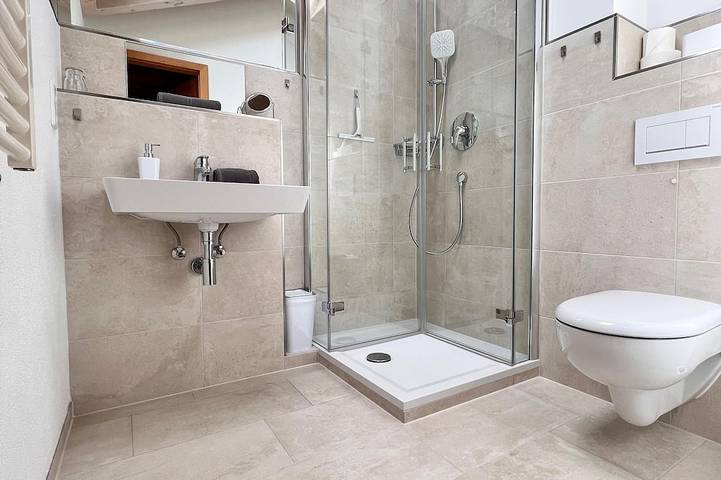 Apartamento entero, (4) Giebelstüberl apartamento de una habitación, unos 30 m², 1-2 personas, sala de estar / dormitorio, cocina americana, balcón in Reit im Winkl, Alpes Bávaros