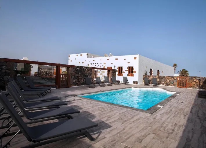 Chalet para 8 personas, con jardín además de piscina y vistas - 1