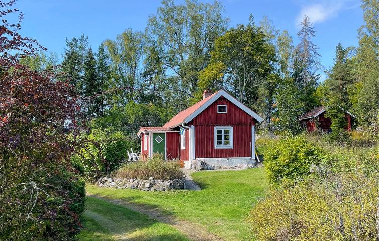 Ferienhaus für 4 Personen, mit Terrasse und Garten in Flen