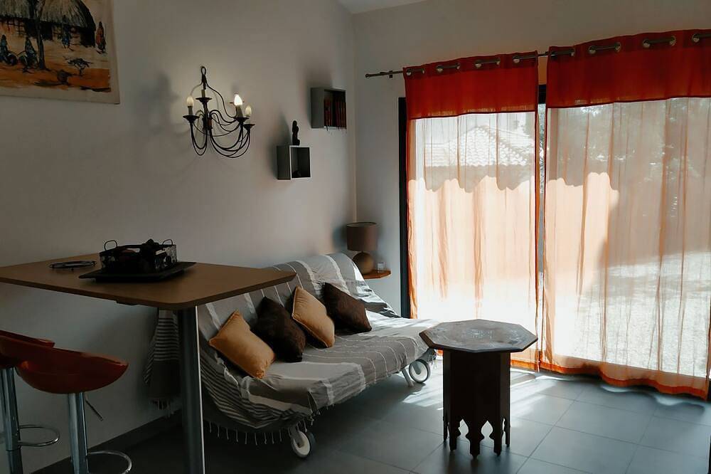 Entire apartment, Var Very nice studio at the foot of the Sainte Baume in Nans-les-Pins, Brignoles region