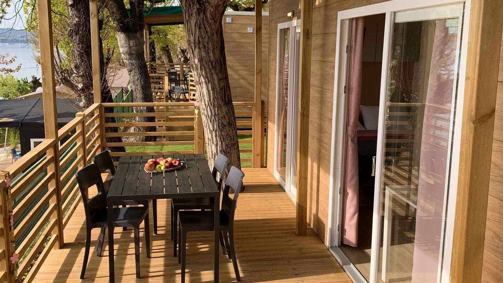 Casa mobile con aria condizionata, terrazza e piscina  in Padenghe sul Garda, Prealpi Gardesane