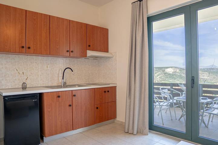 Ferienwohnung für 3 Personen, mit Garten und Terrasse sowie Pool, kinderfreundlich in Heraklion - 2