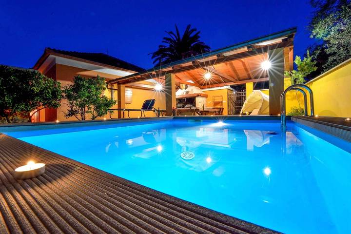 Villa für 7 Personen, mit Garten und Balkon - 1