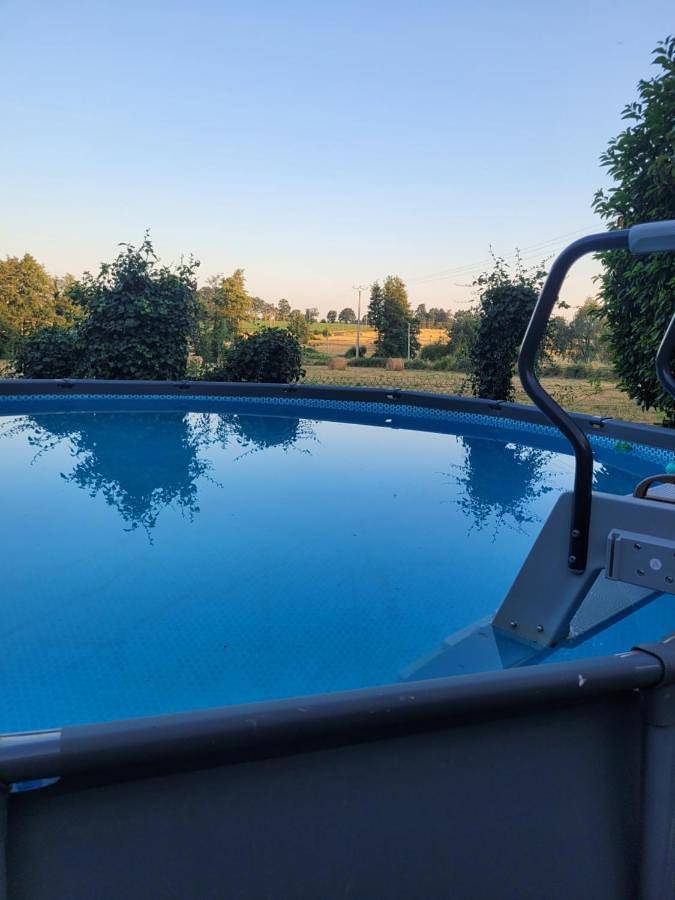 Location de vacances pour 3 personnes, avec piscine ainsi que vue et jardin à Saint-Denis-de-Villenette - 2