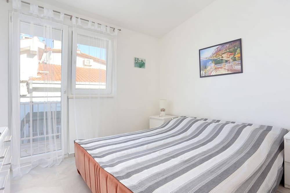 Ganze Wohnung, 2-Zimmer-Ferienwohnung am Strand Okrug Donji, Ciovo (A-19974-b) in Okrug Donji, Ciovo