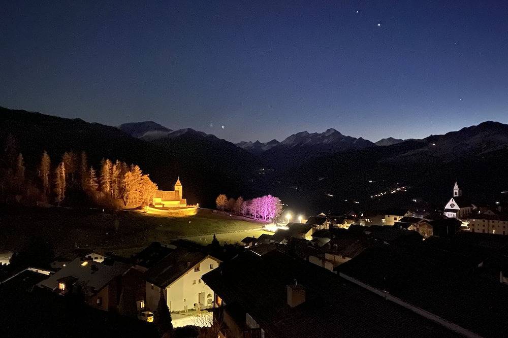 Ganze Wohnung, 2.5 Zi Dachwohnung in Falera mit traumhafter Aussicht, zusätzliche Schlafgalerie in Falera, Flims Laax Falera