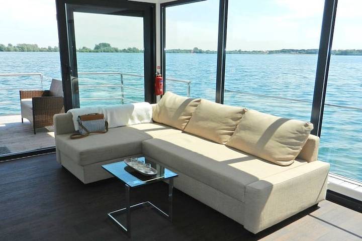 Hausboot am Xantener Nordsee in Xanten, Kreis Wesel