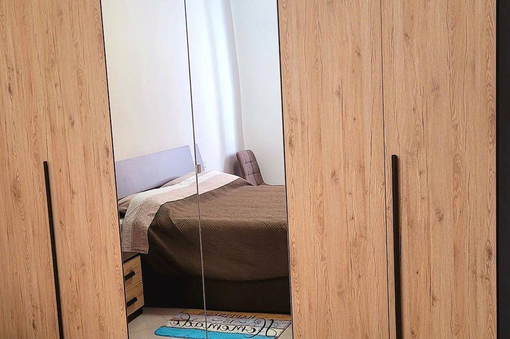 Apartamento entero, Apartment in Cinque Terre area renovated to new 2.5 km from the sea  in La Spezia, Riviera Italiana