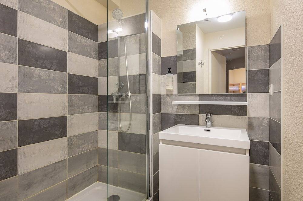 Entire apartment, À proximité du front de neige | Accès à la piscine in Saint-Colomban-des-Villards, Saint-Jean-de-Maurienne region