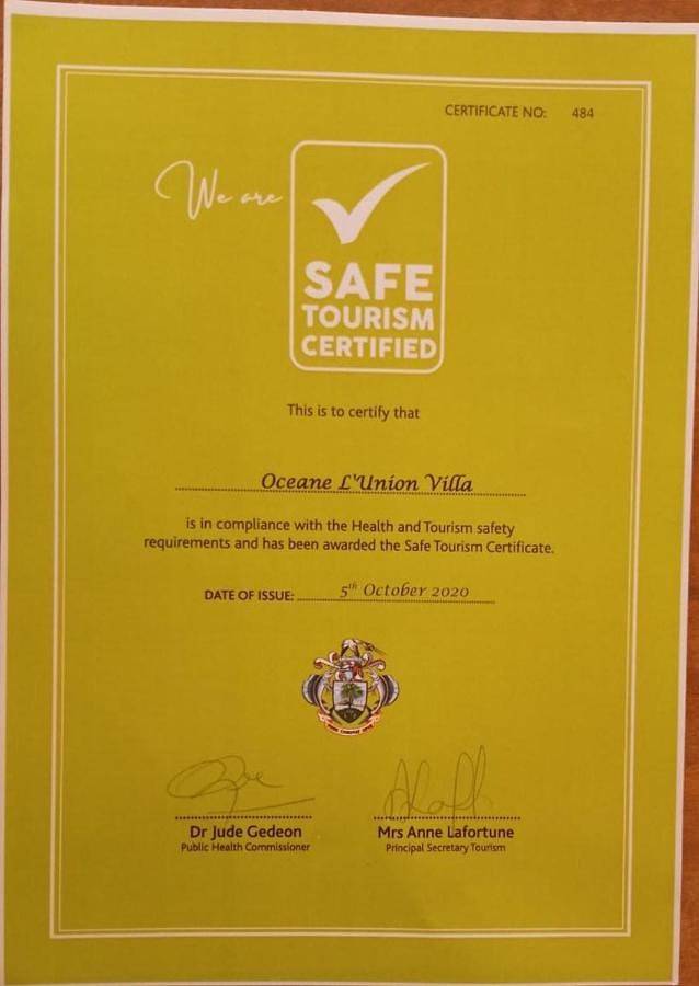 Location de vacances pour 2 personnes, avec piscine ainsi que vue et jardin dans La Digue - 3