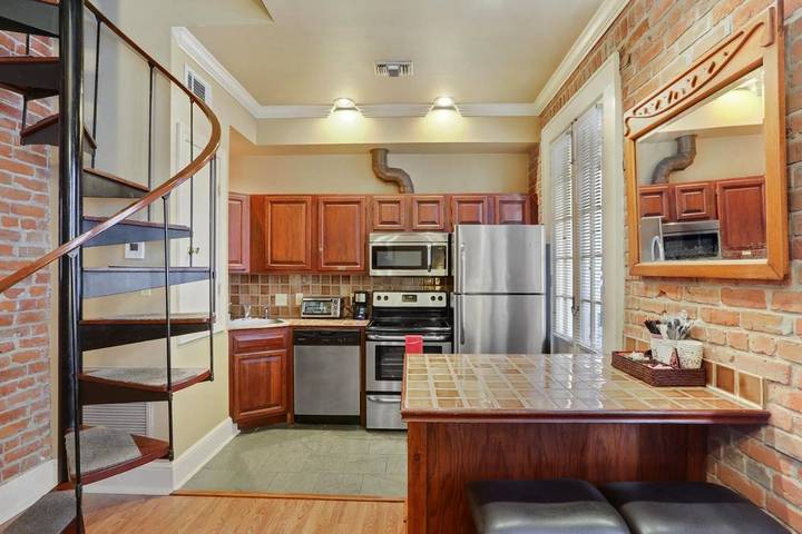 Apartamento para 2 personas, con piscina y jacuzzi, Se admiten mascotas en New Orleans