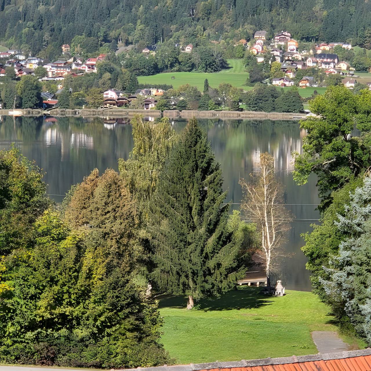 Ganze Wohnung, Merlschober, Apartment 4 mit Seeblick, privatem Strand und Balkon in Ossiach, Bezirk Feldkirchen