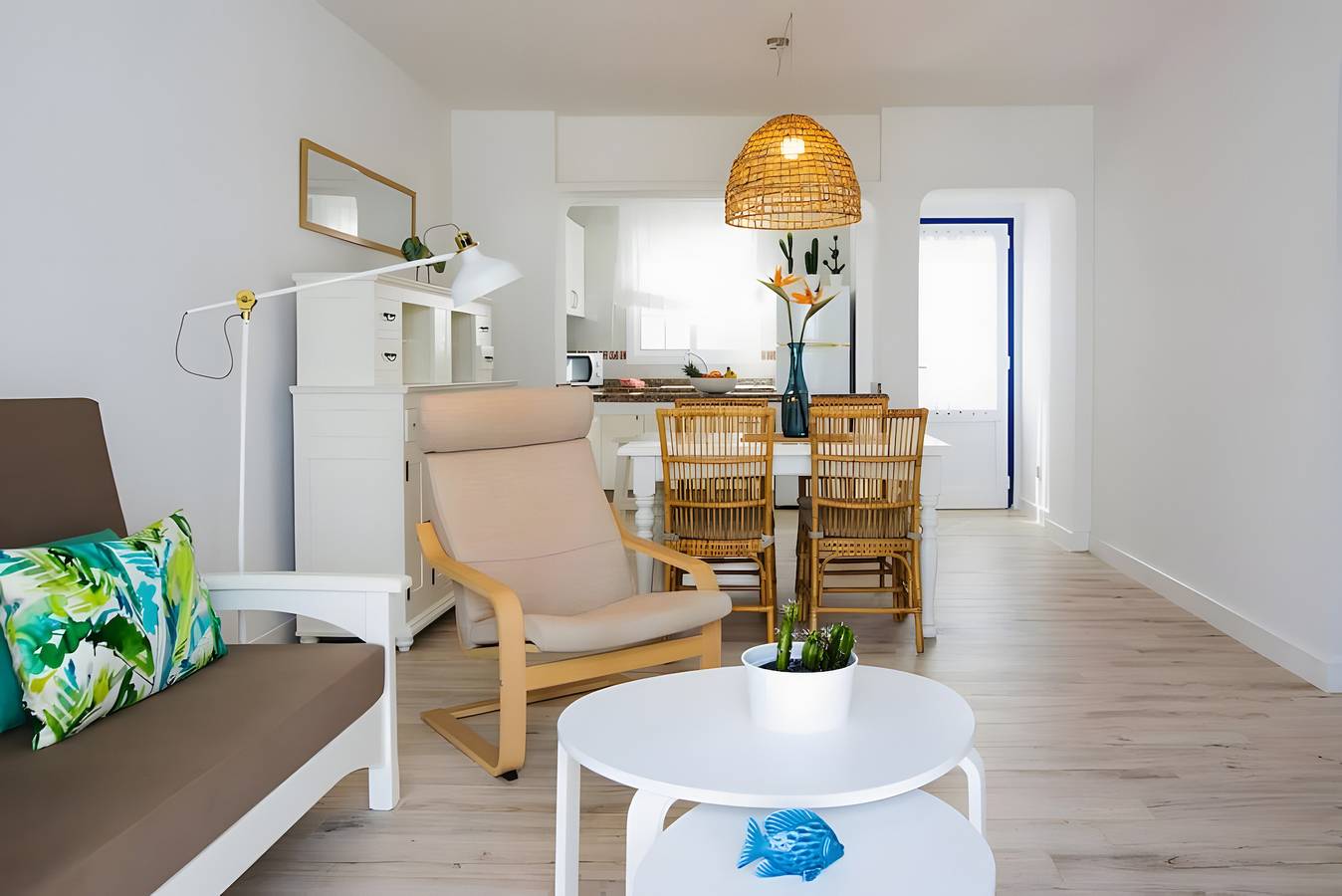 Casa Vacacional 'Caleta Campos Bungalows' con Vista al Mar, Piscina Compartida y Wi-Fi in Punta de las Mujeres, Haría