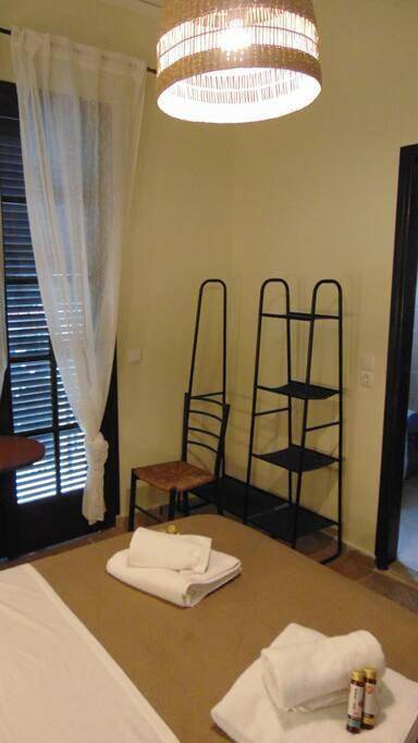 Ferienwohnung für 2 Personen, mit Terrasse und Ausblick in Tolo - 2