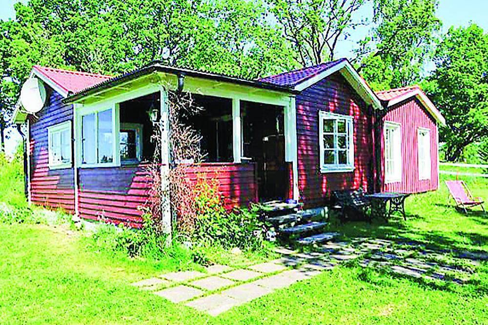 Beautiful home in Ljungsarp with sauna in Tranemo, Västergötland