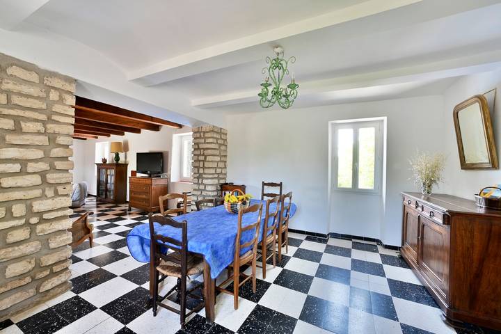 Location de vacances pour 10 personnes, avec terrasse ainsi que jardin et piscine, animaux acceptés à Barjac - 4