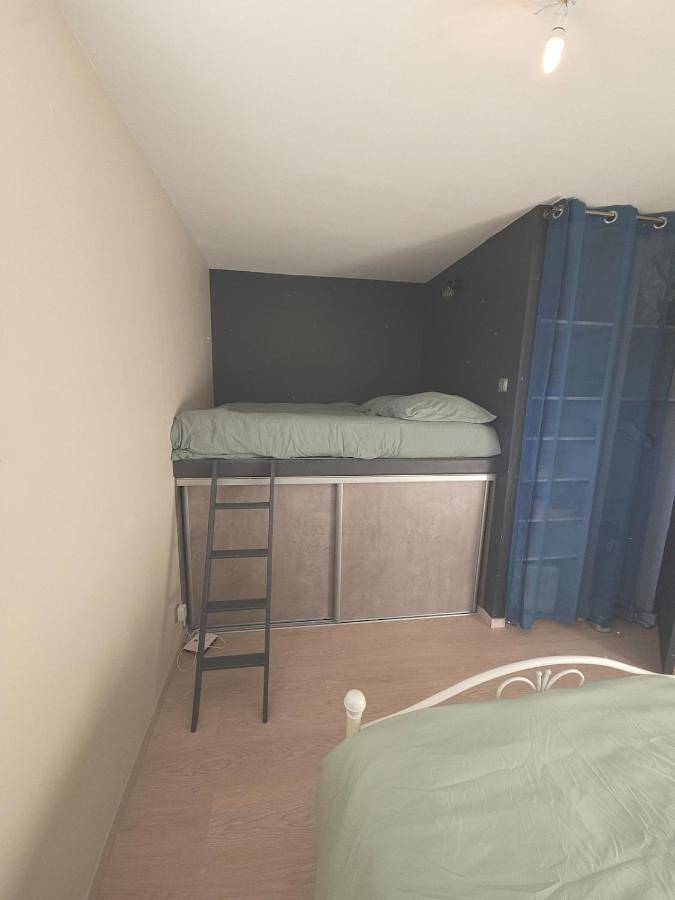 Location de vacances pour 12 personnes, avec terrasse ainsi que vue et piscine à Vouillé - 2