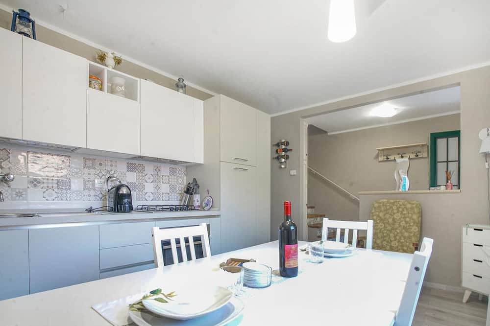 Entire apartment, Awesome apartment in Carro with Wifi in Carro (Village), Carro (Liguria)