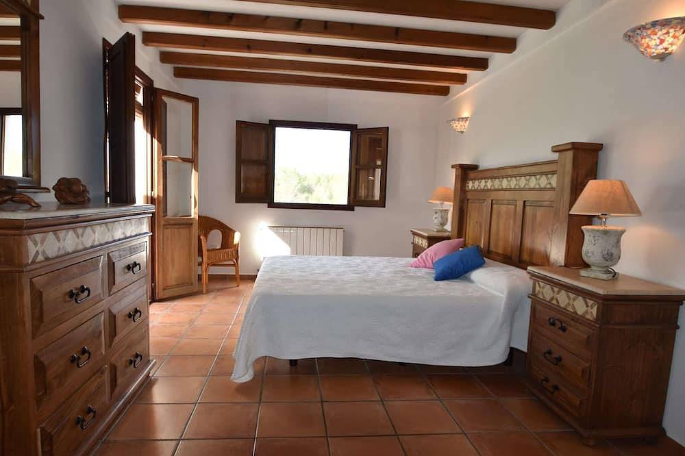 Mansion in San Rafael with Pool & Beach in Sant Antoni de Portmany, West Ibiza
