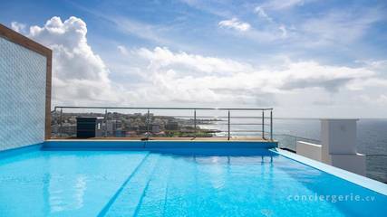 Gîte pour 6 personnes, avec piscine ainsi que vue et terrasse, animaux acceptés dans Praia