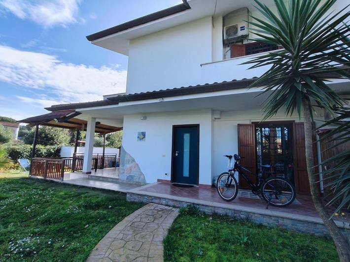 Villa per 11 persone, con Balcone e Terrazza nonché Giardino e Piscina a Sabaudia