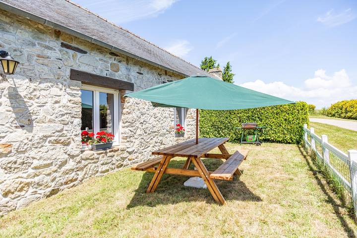 Location de vacances pour 4 personnes, avec Jardin à Plomodiern
