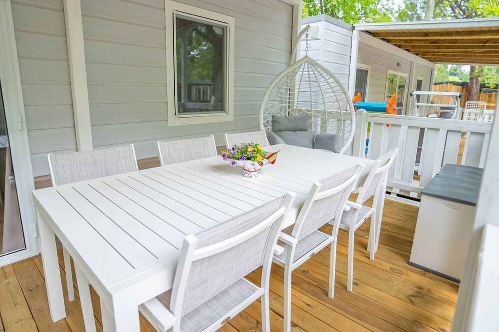 Mobilehome with air conditioning, terrace and pool in Duna Verde, Caorle