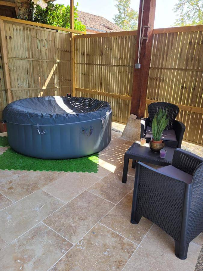 Location de vacances pour 5 personnes, avec jacuzzi et piscine ainsi que terrasse et jardin à Layrac - 4