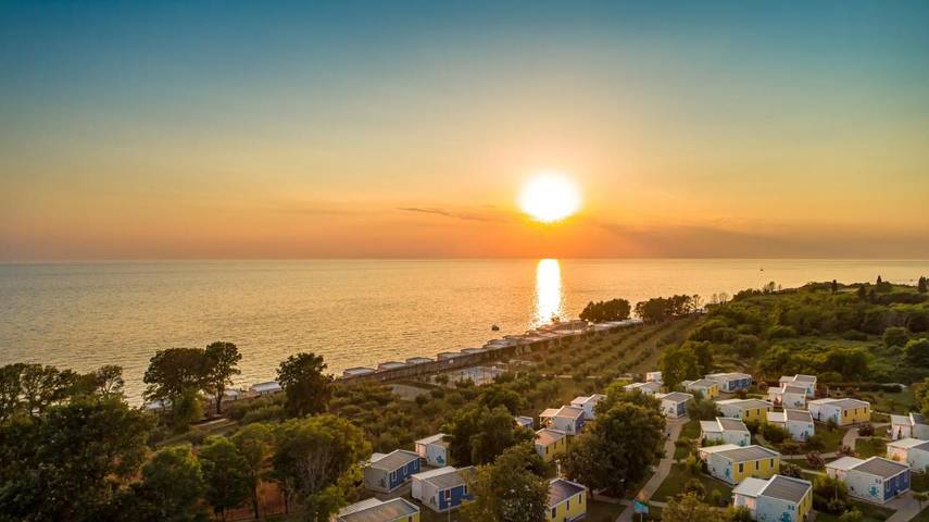 Ferienpark für 6 Personen, mit Terrasse und Ausblick sowie Kinderpool und Pool in Kroatien