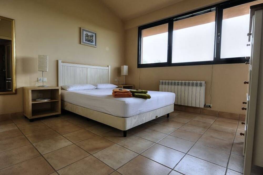 Apartamento entero, Apartamento vistas al Golf. Ideal para familias que buscan relax y tranquilidad. in Navata, Alt Empordà