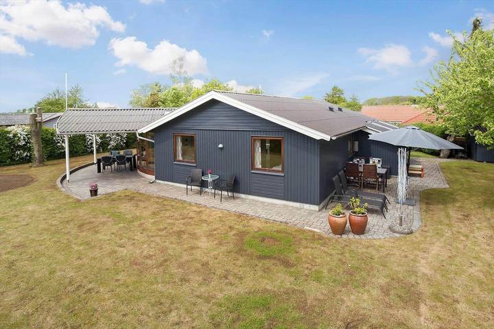 Ferienhaus für 6 Personen, mit Terrasse und Sauna in Dyngby Strand