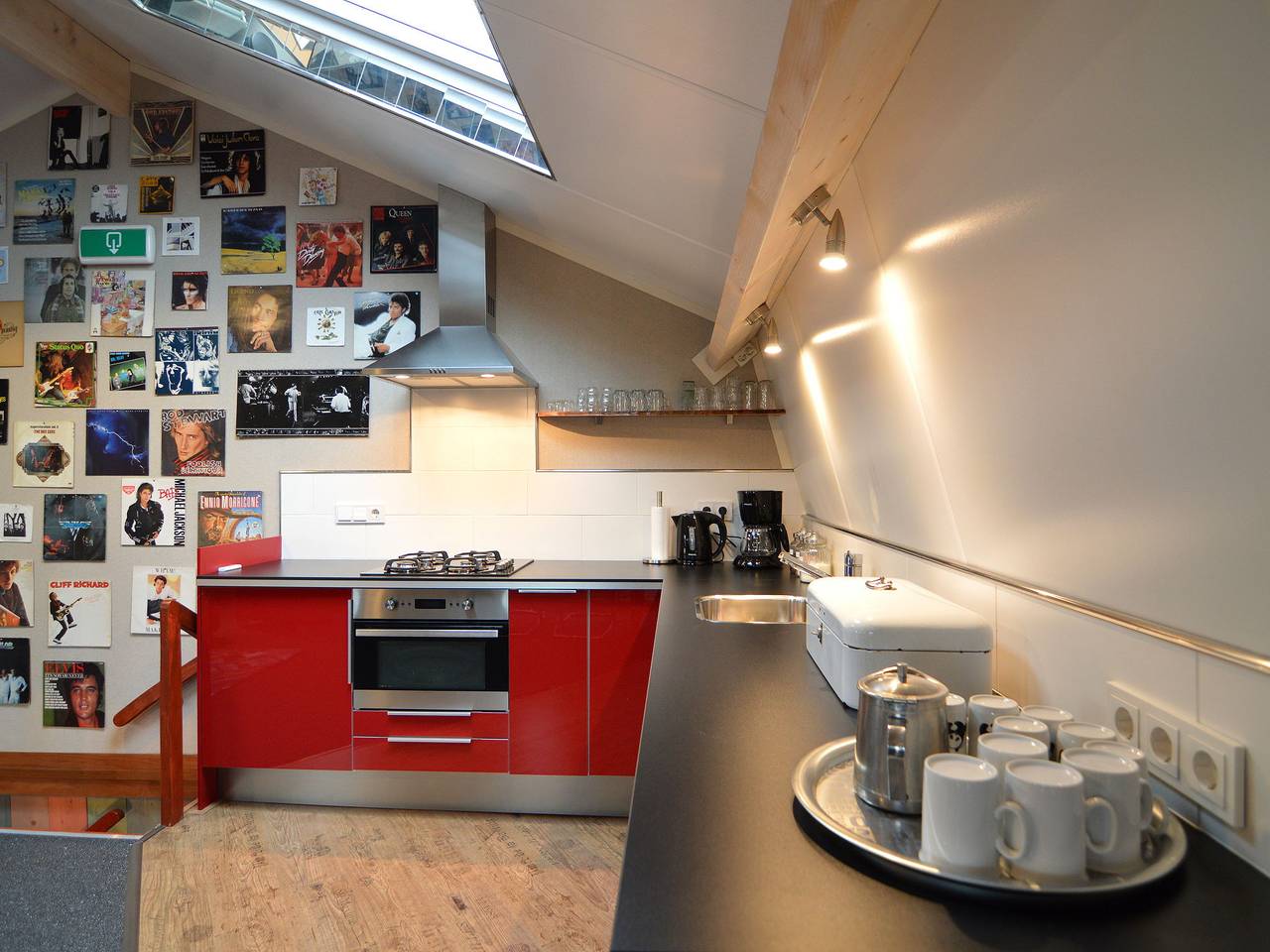 Zuhause mit Vinyls, Fahrrädern und Wasserwegen in Littenseradiel, Holländische Küste