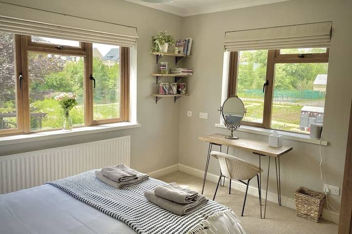 Cosy 3-bedroom home with garden and log burner, close to the City of Bath. in Bradford on Avon, Wiltshire