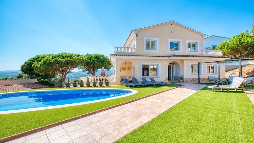 Villa 'Costacabana - Ibiza' con vistas al mar, piscina privada y Wi-Fi in Roca Grossa, Lloret de Mar