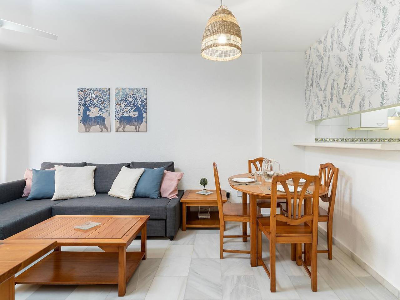 Appartement de vacances entier, 1BR confortable avec piscine, parking et terrasse près de Torremolinos in Torremolinos Centre, Torremolinos